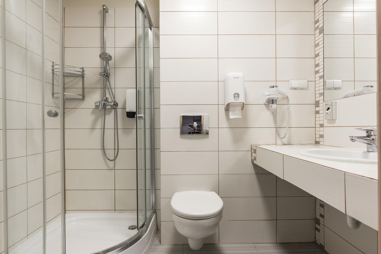 Willa Wiosenna Hotell Ozarow Mazowiecki Exteriör bild