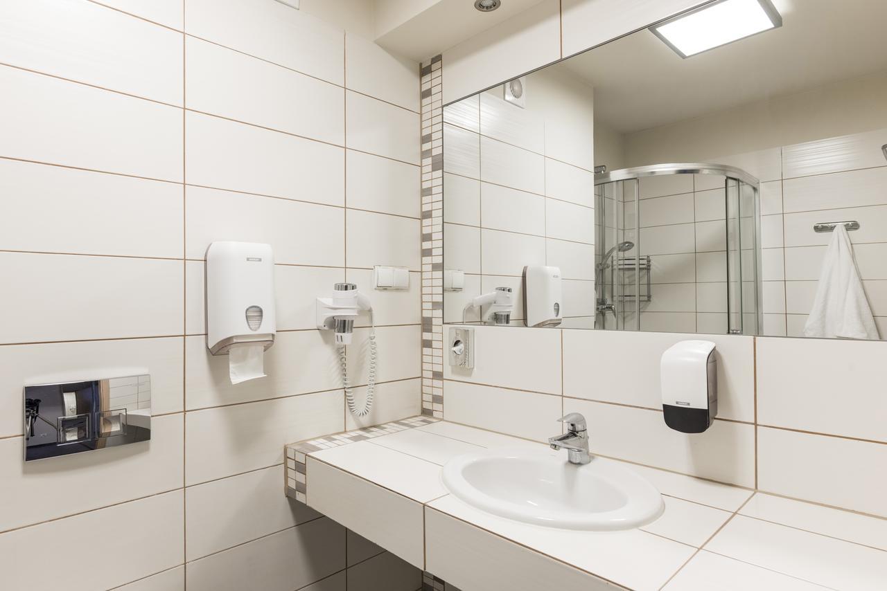 Willa Wiosenna Hotell Ozarow Mazowiecki Exteriör bild