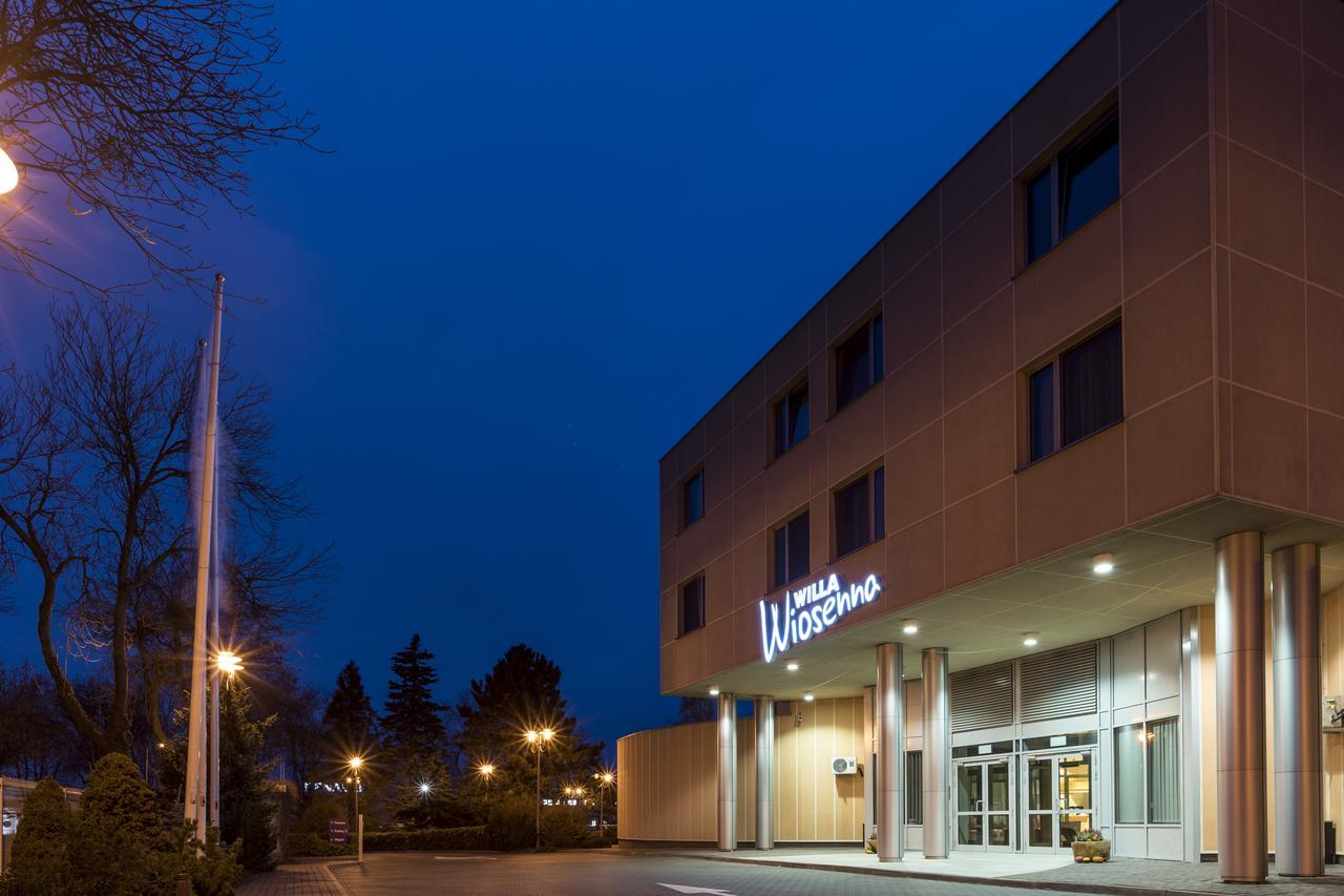 Willa Wiosenna Hotell Ozarow Mazowiecki Exteriör bild