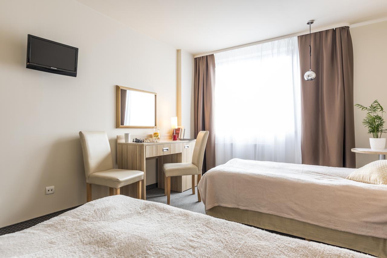 Willa Wiosenna Hotell Ozarow Mazowiecki Exteriör bild