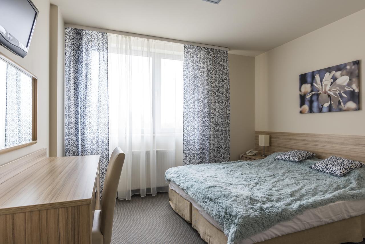 Willa Wiosenna Hotell Ozarow Mazowiecki Exteriör bild