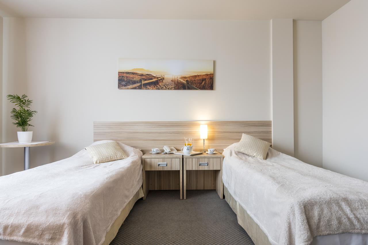 Willa Wiosenna Hotell Ozarow Mazowiecki Exteriör bild