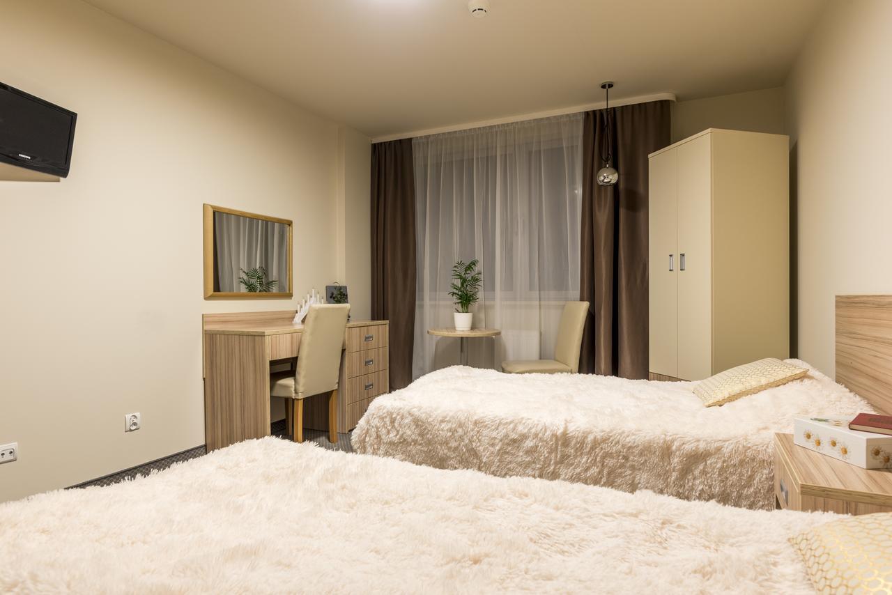 Willa Wiosenna Hotell Ozarow Mazowiecki Exteriör bild