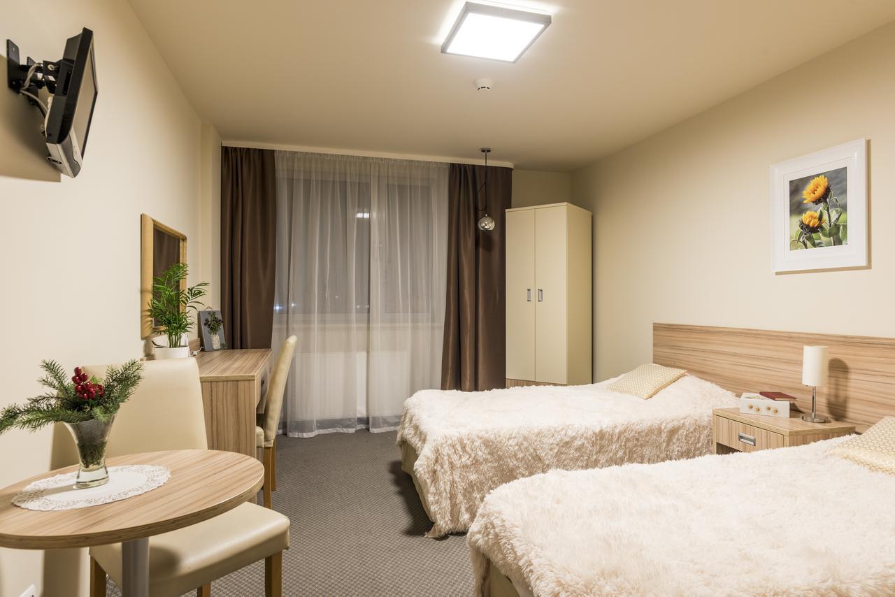 Willa Wiosenna Hotell Ozarow Mazowiecki Exteriör bild