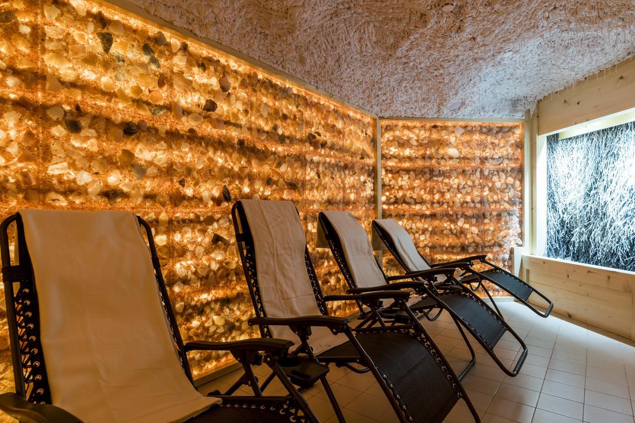 Willa Wiosenna Hotell Ozarow Mazowiecki Exteriör bild