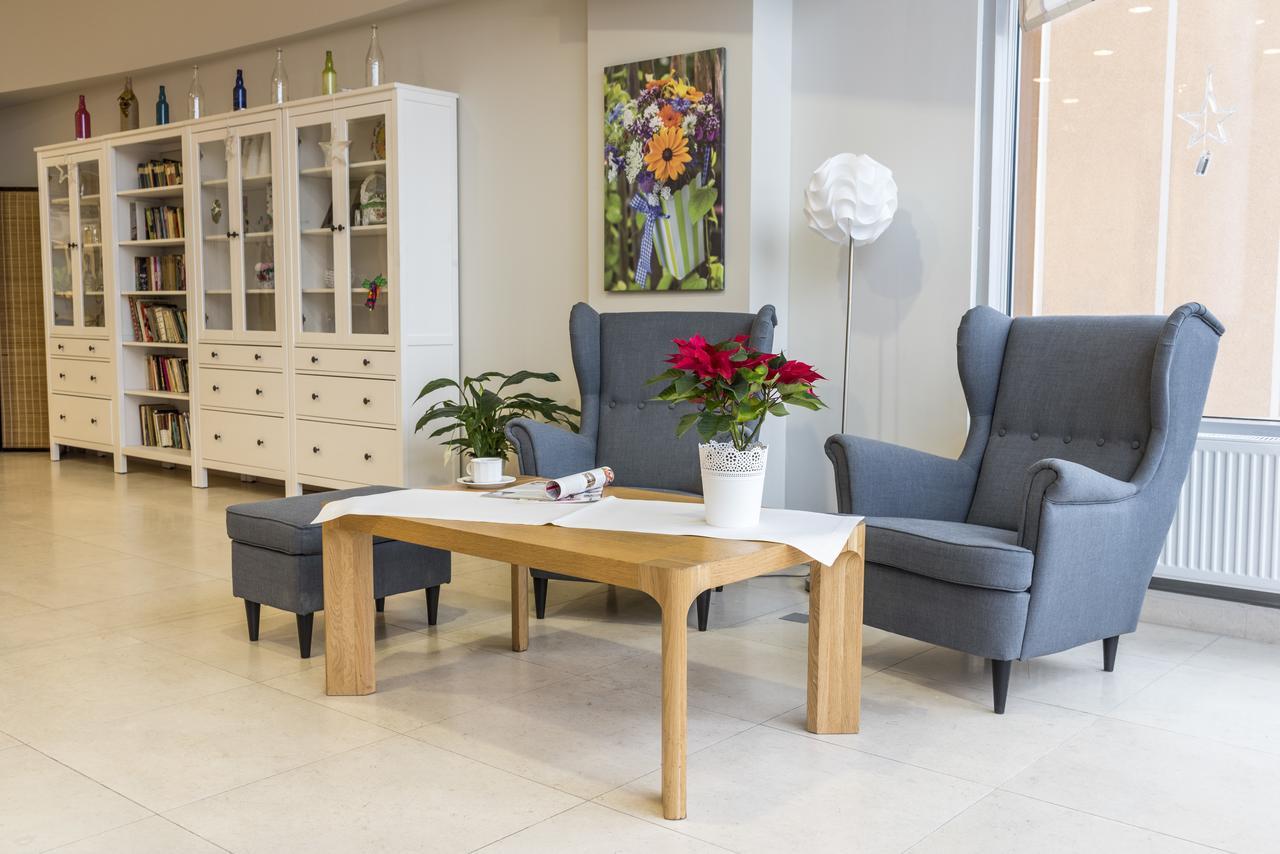 Willa Wiosenna Hotell Ozarow Mazowiecki Exteriör bild